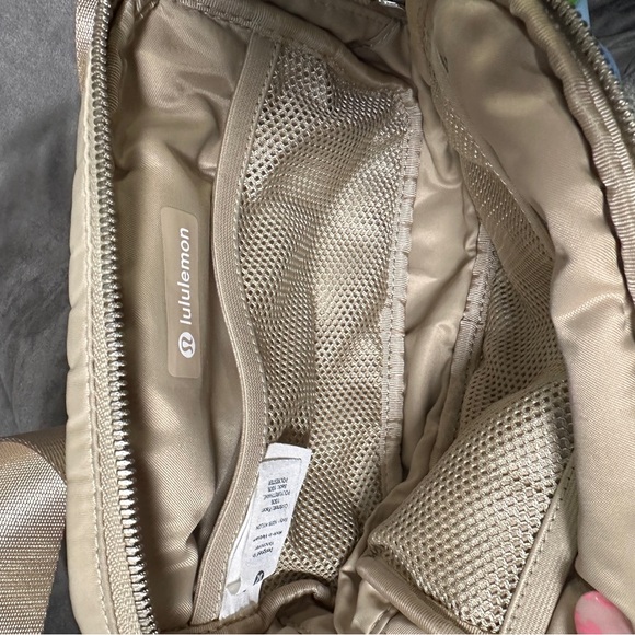 Lululemon Everywhere Belt Bag White Opal Trench Neutral Crossbody Travel O/S - Picture 10 of 16